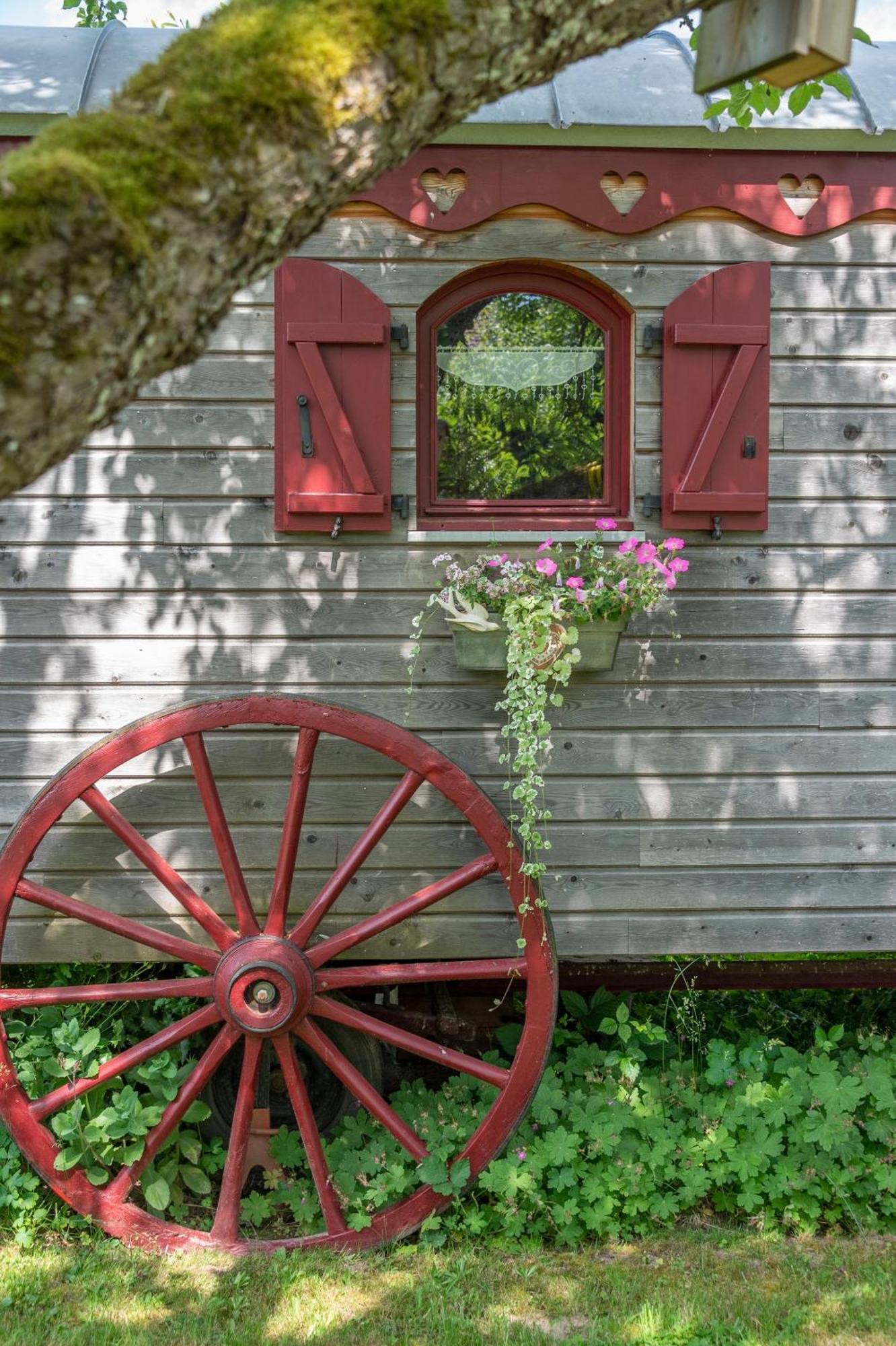 Roulotte Le Temps De Rever Bed and Breakfast Saint-Michel-sur-Meurthe Exteriör bild